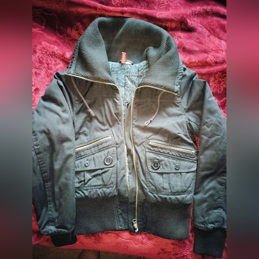 Chic Black Bomber Jacket with Zipper Accents